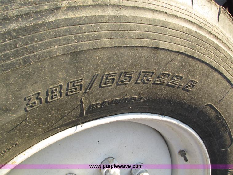 image for item H1239 1993 Mack RD688S semi truck