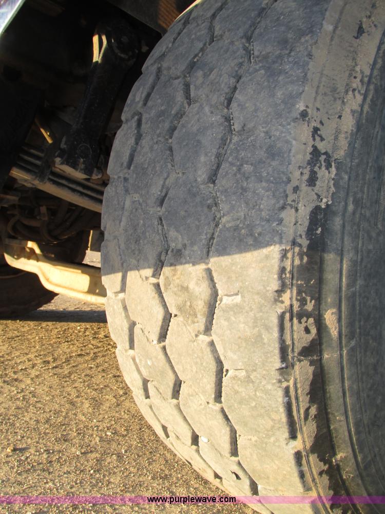 image for item H1239 1993 Mack RD688S semi truck