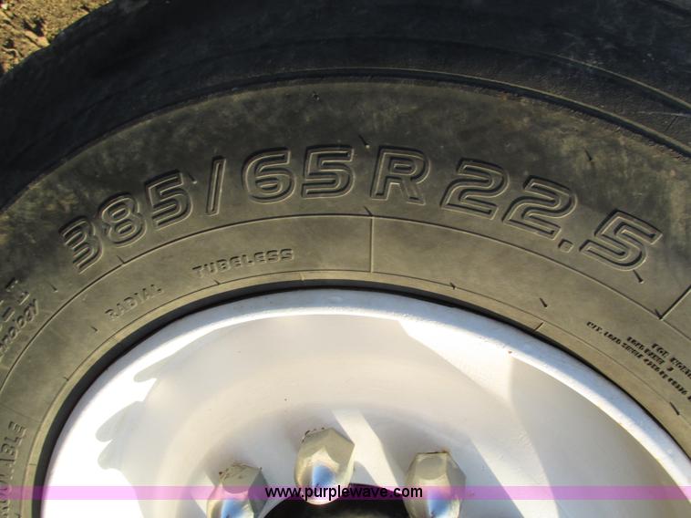 image for item H1239 1993 Mack RD688S semi truck