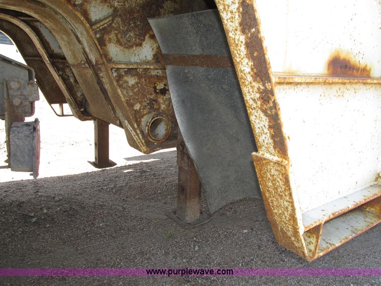 image for item H4502 1997 Landoll tilt deck trailer