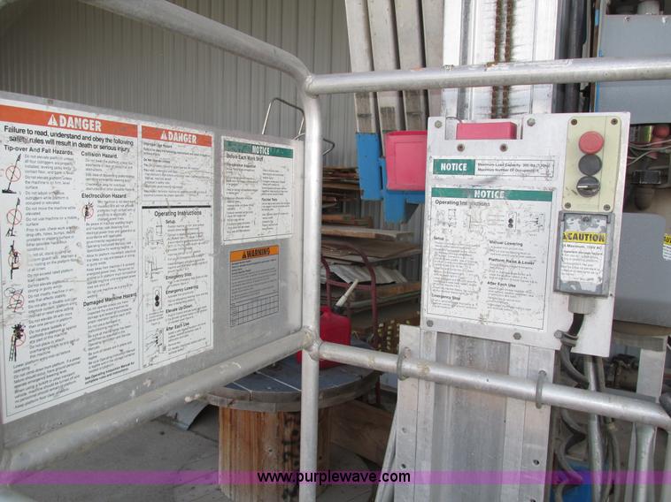 image for item H4504 Genie 30 AWP vertical lift