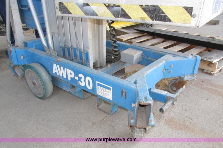 image for item H4504 Genie 30 AWP vertical lift