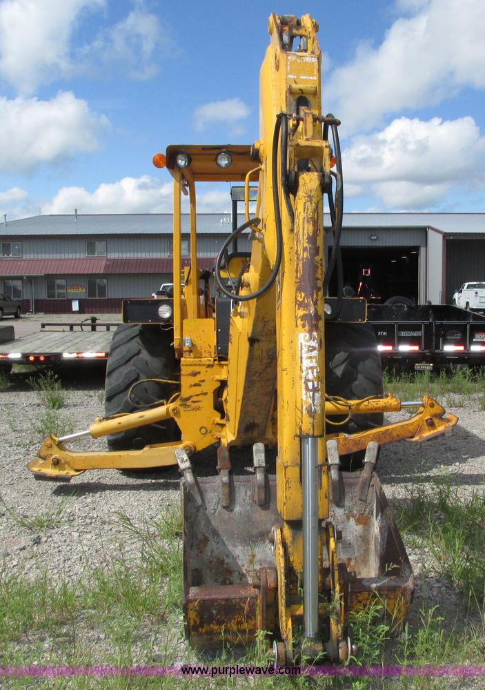 image for item H4506 1983 John Deere 310B backhoe