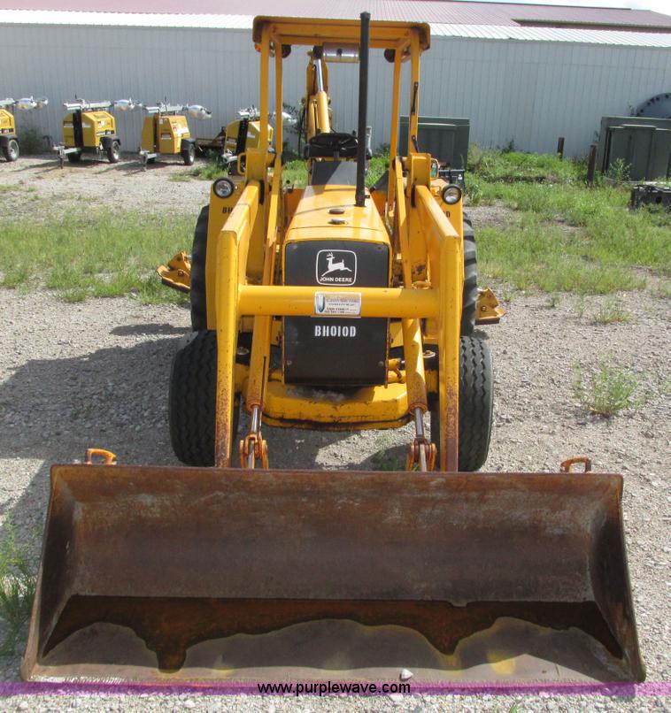 image for item H4506 1983 John Deere 310B backhoe