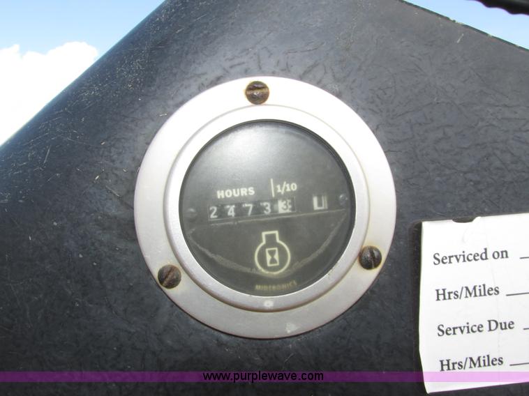 image for item H4506 1983 John Deere 310B backhoe