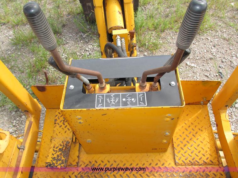 image for item H4506 1983 John Deere 310B backhoe