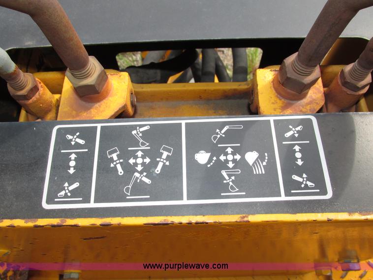 image for item H4506 1983 John Deere 310B backhoe