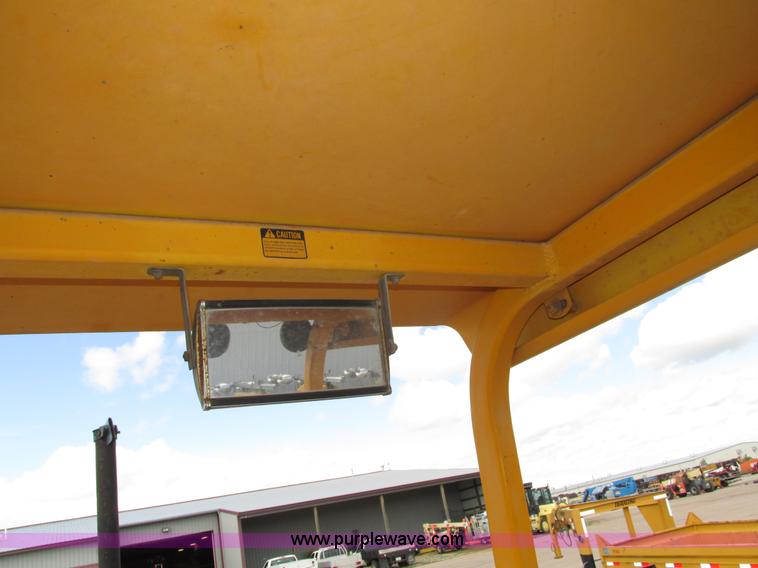 image for item H4506 1983 John Deere 310B backhoe