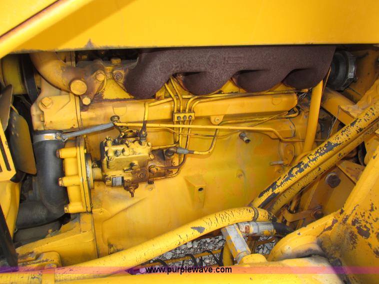 image for item H4506 1983 John Deere 310B backhoe