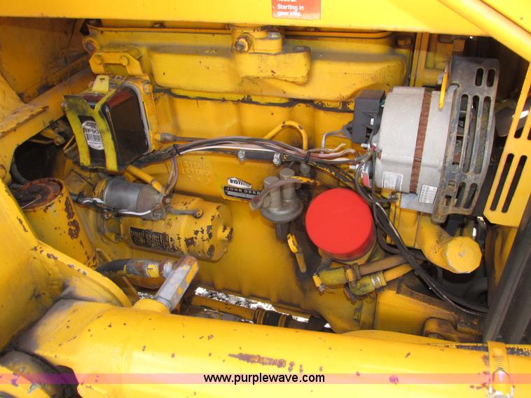 image for item H4506 1983 John Deere 310B backhoe