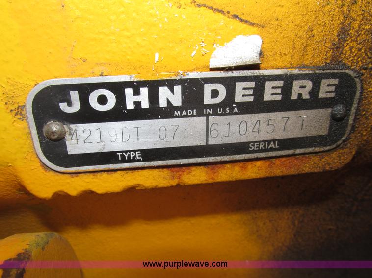 image for item H4506 1983 John Deere 310B backhoe