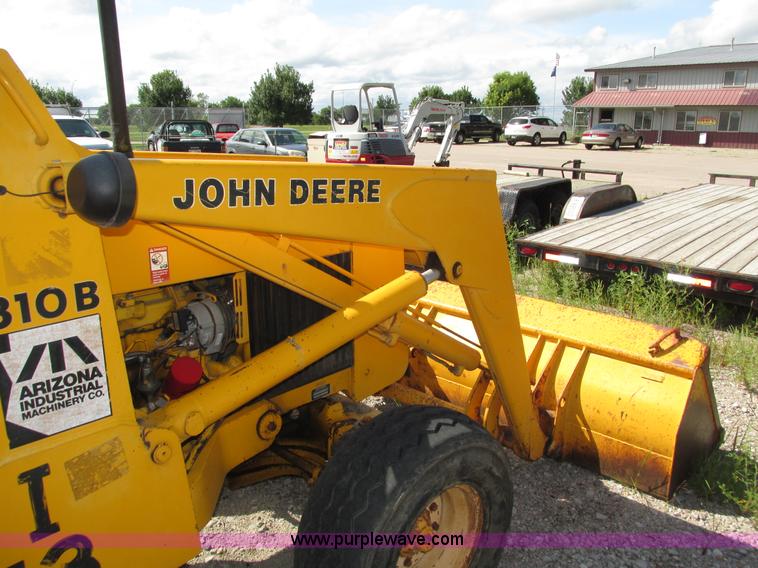 image for item H4506 1983 John Deere 310B backhoe