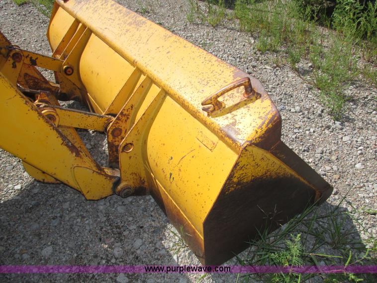 image for item H4506 1983 John Deere 310B backhoe