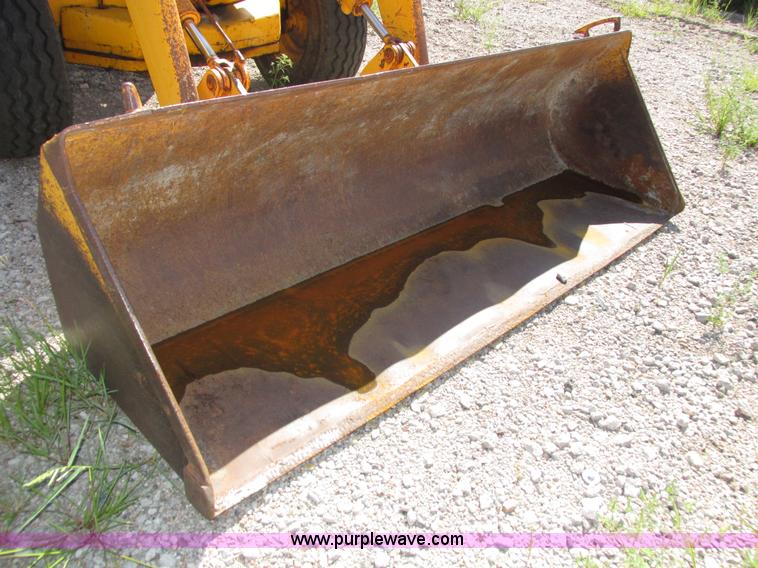 image for item H4506 1983 John Deere 310B backhoe