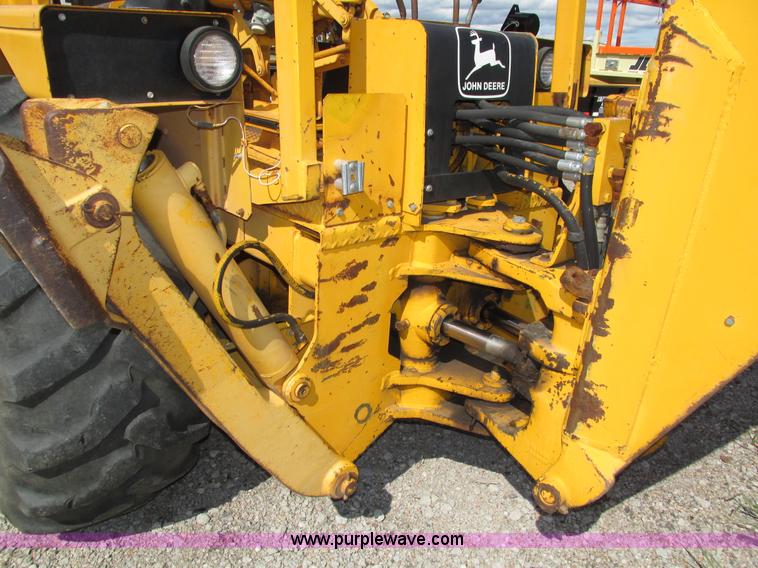 image for item H4506 1983 John Deere 310B backhoe