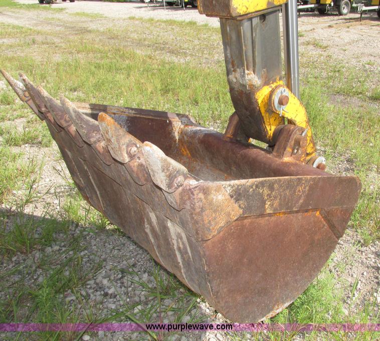 image for item H4506 1983 John Deere 310B backhoe