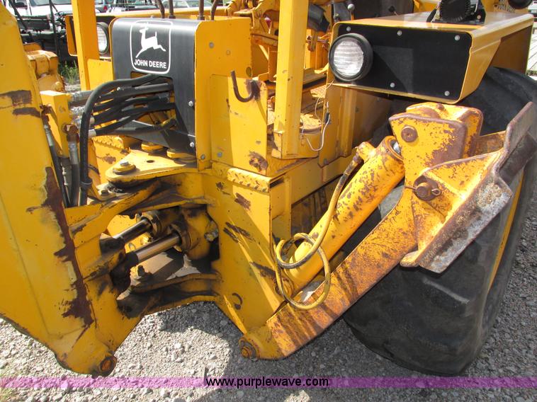 image for item H4506 1983 John Deere 310B backhoe