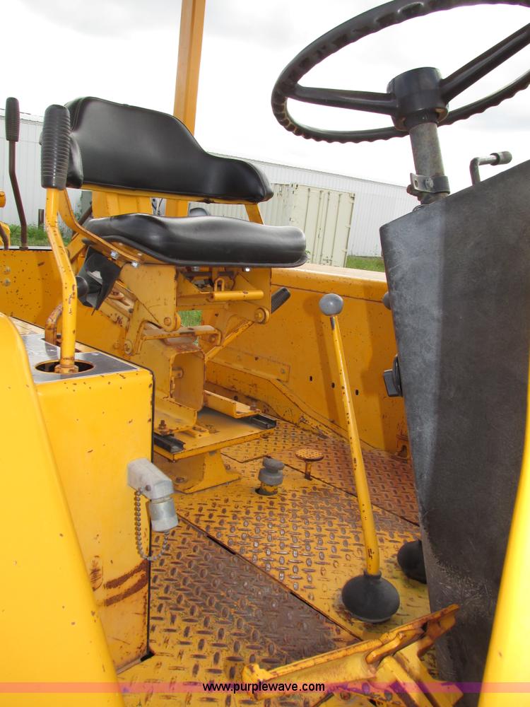 image for item H4506 1983 John Deere 310B backhoe