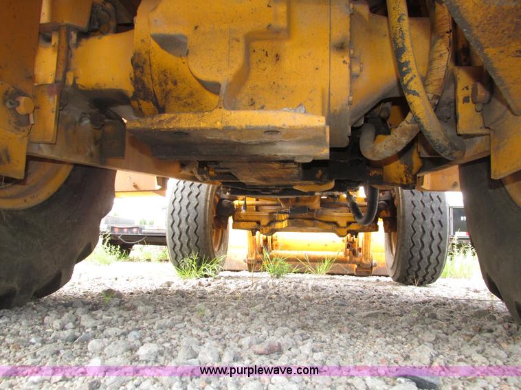 image for item H4506 1983 John Deere 310B backhoe