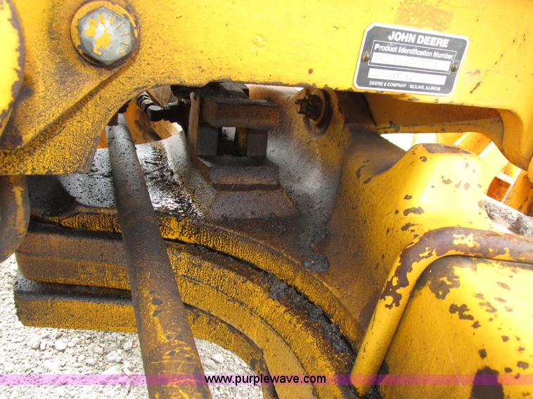image for item H4506 1983 John Deere 310B backhoe