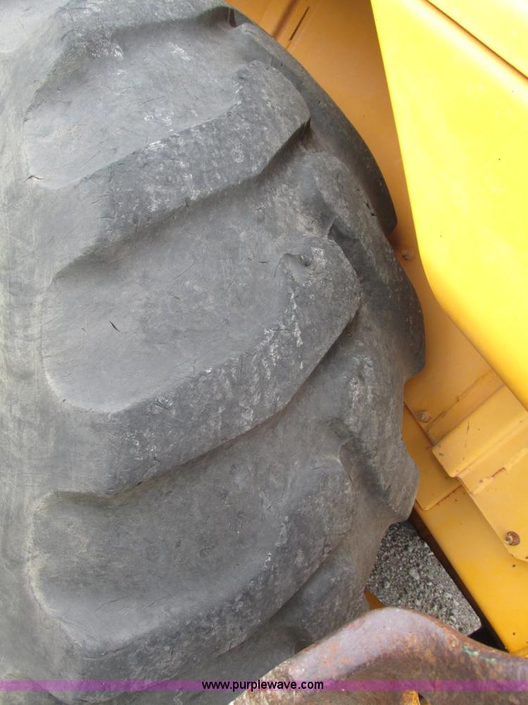 image for item H4506 1983 John Deere 310B backhoe