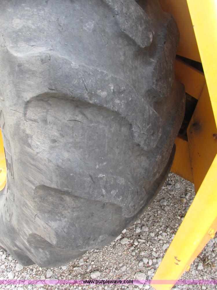 image for item H4506 1983 John Deere 310B backhoe