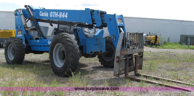image for item H4507 2007 Genie GTH844 telehandler