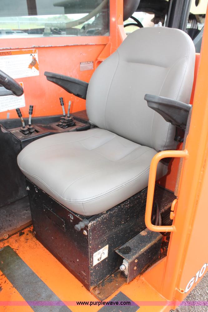 image for item H8137 2005 JLG G10-55A telehandler