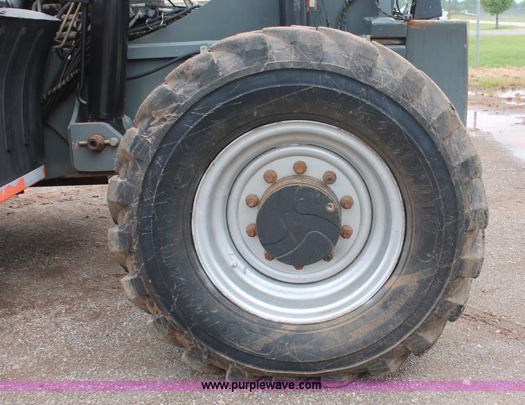 image for item H8137 2005 JLG G10-55A telehandler