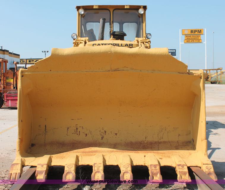 image for item H8144 1978 Caterpillar 983 track loader