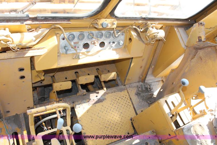 image for item H8144 1978 Caterpillar 983 track loader