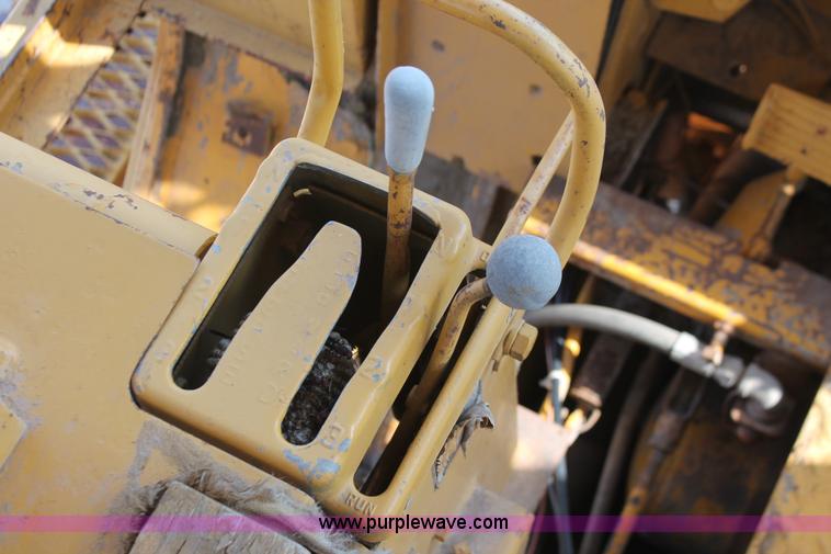 image for item H8144 1978 Caterpillar 983 track loader