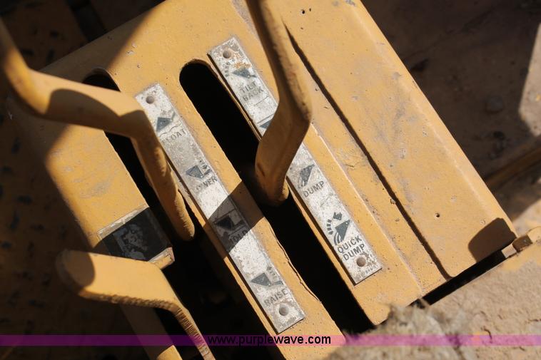 image for item H8144 1978 Caterpillar 983 track loader