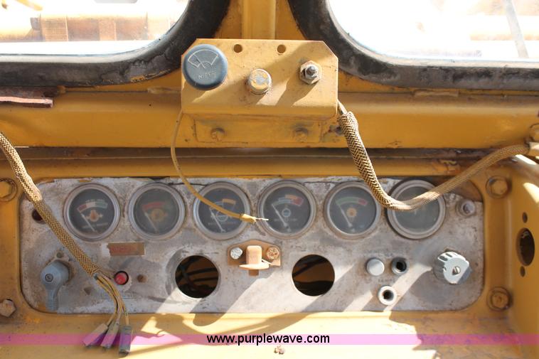 image for item H8144 1978 Caterpillar 983 track loader