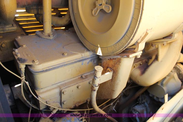 image for item H8144 1978 Caterpillar 983 track loader