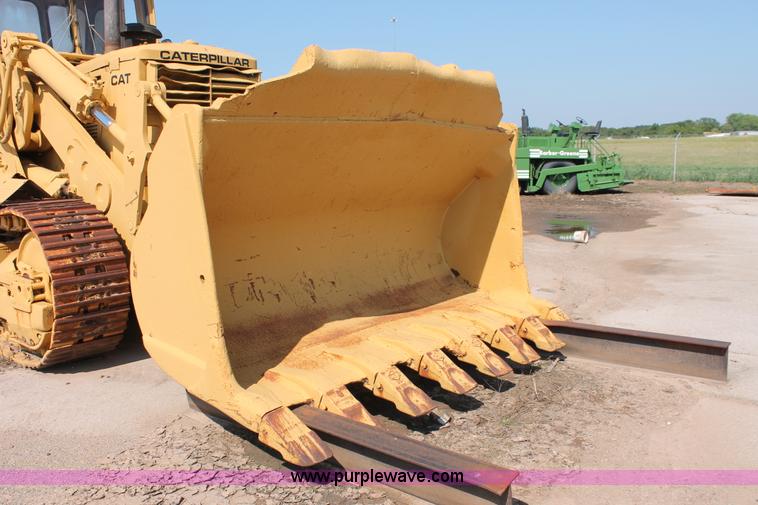 image for item H8144 1978 Caterpillar 983 track loader