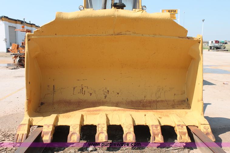 image for item H8144 1978 Caterpillar 983 track loader
