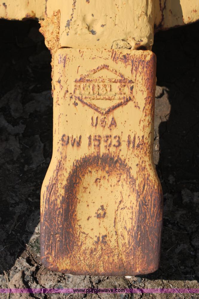 image for item H8144 1978 Caterpillar 983 track loader