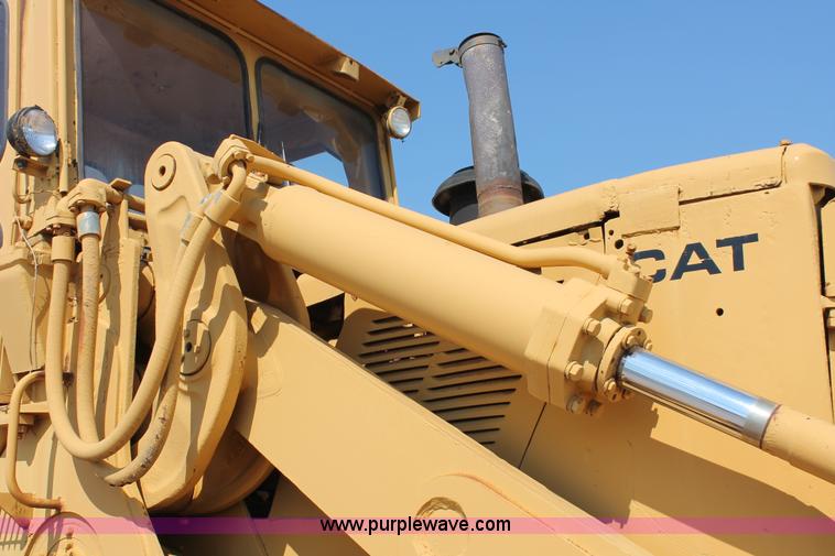 image for item H8144 1978 Caterpillar 983 track loader