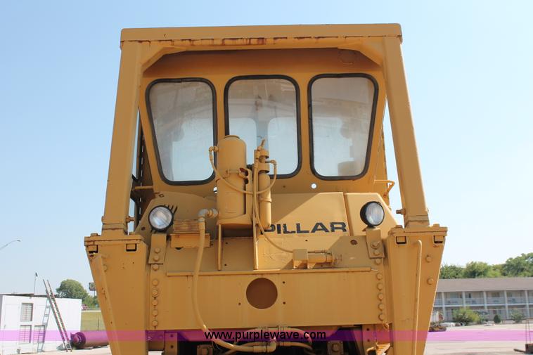 image for item H8144 1978 Caterpillar 983 track loader