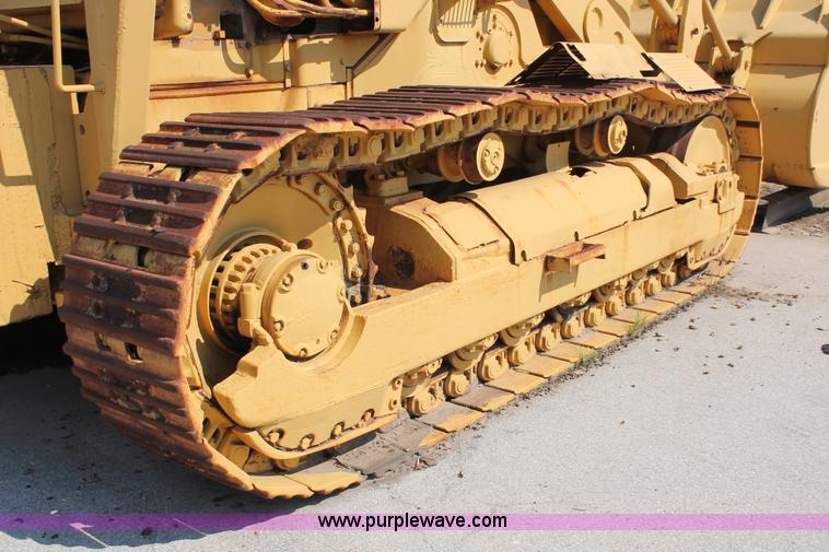 image for item H8144 1978 Caterpillar 983 track loader