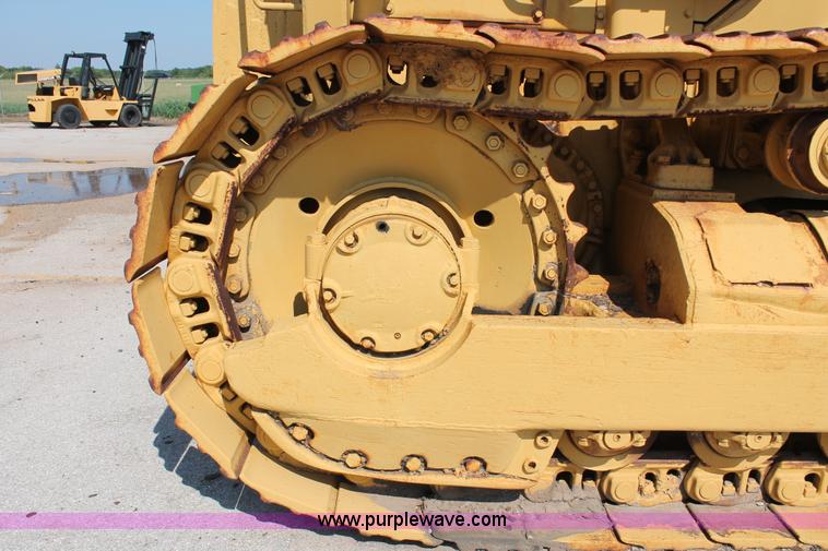 image for item H8144 1978 Caterpillar 983 track loader