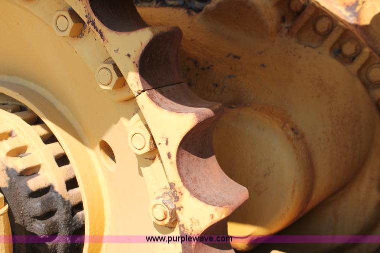 image for item H8144 1978 Caterpillar 983 track loader