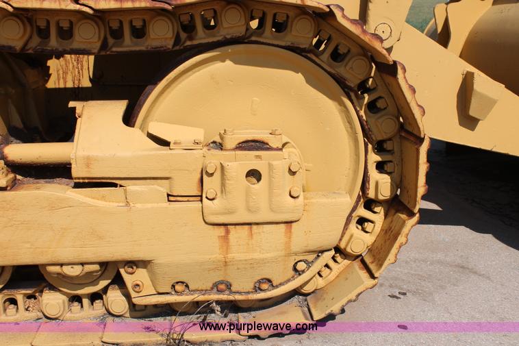 image for item H8144 1978 Caterpillar 983 track loader