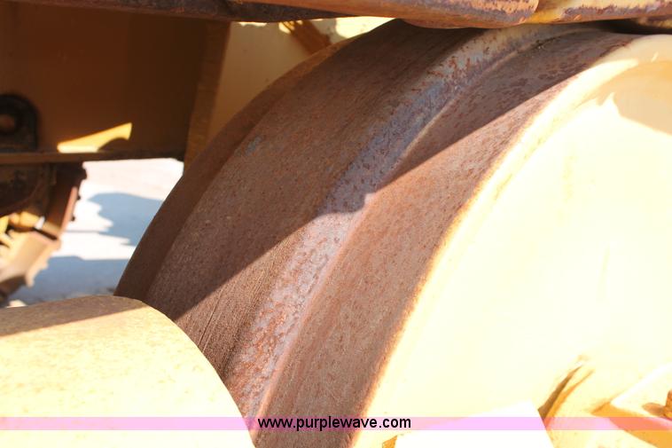 image for item H8144 1978 Caterpillar 983 track loader