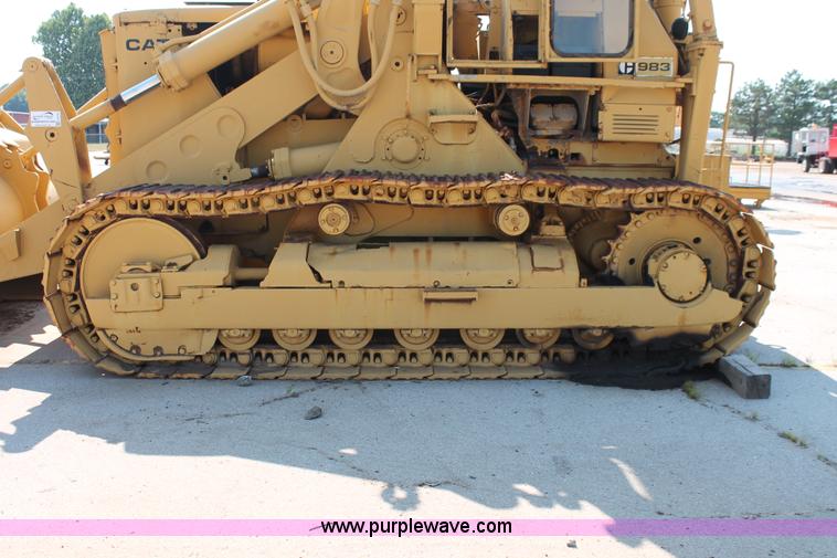 image for item H8144 1978 Caterpillar 983 track loader