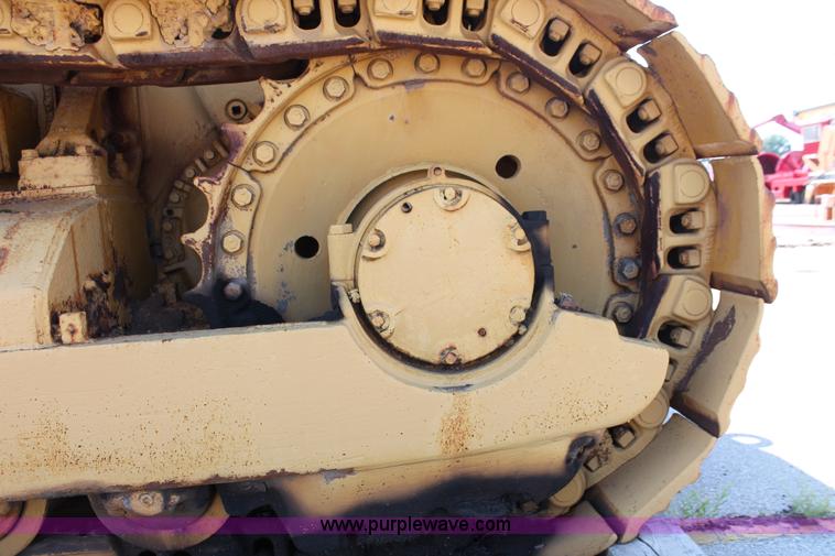 image for item H8144 1978 Caterpillar 983 track loader