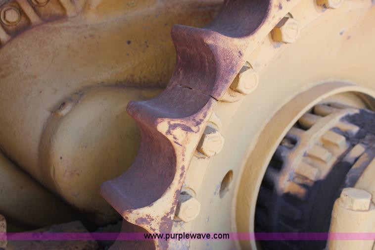 image for item H8144 1978 Caterpillar 983 track loader