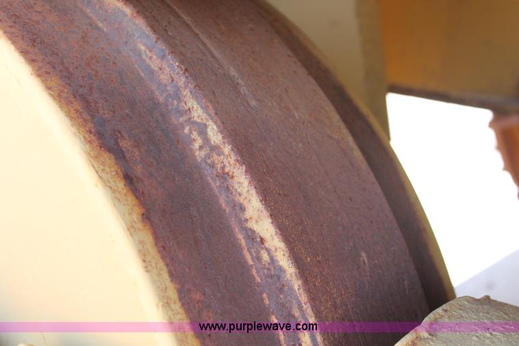 image for item H8144 1978 Caterpillar 983 track loader