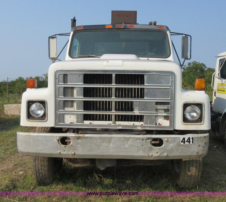 image for item I1996 1980 International F2574 tank truck